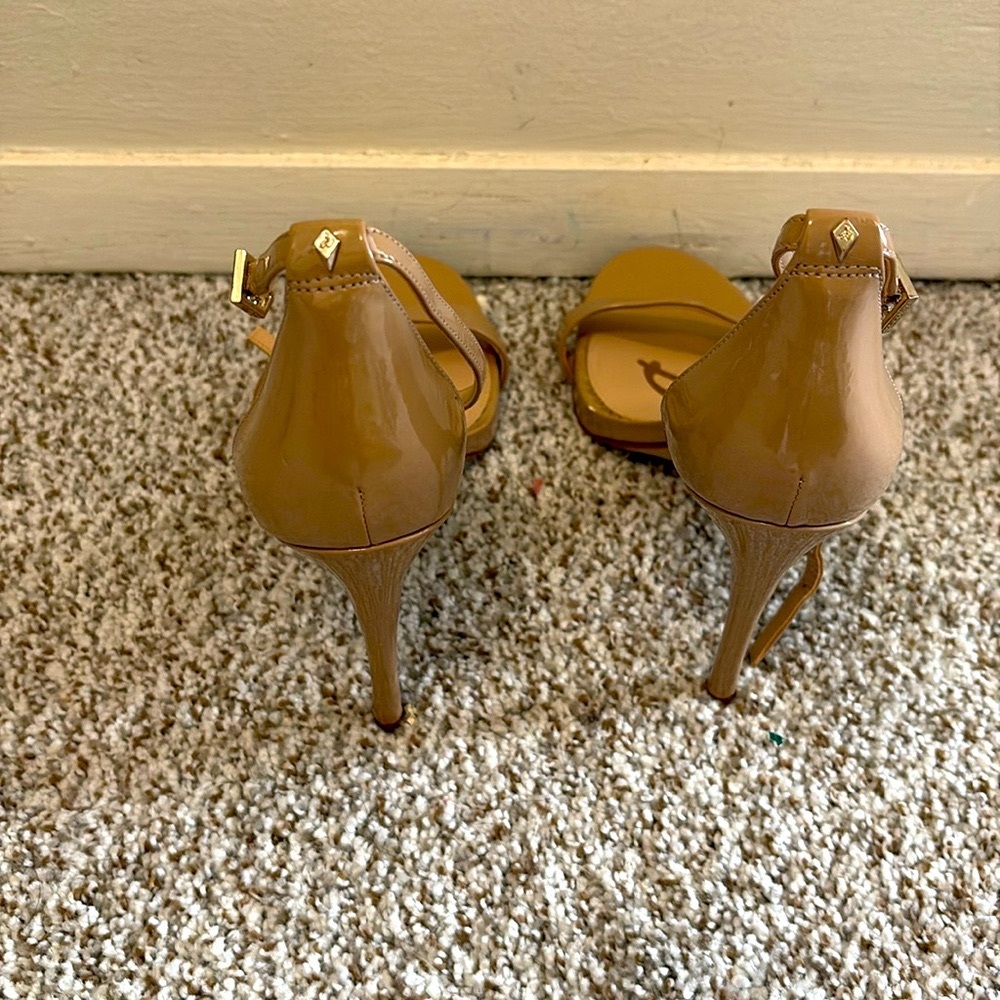 Beautiful stelleto Tan pattern leather Sam Edelman worn once to a wedding .